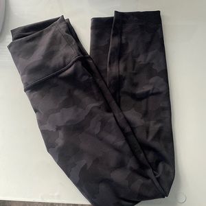 BRAND NEW Lululemon camo wunder trains